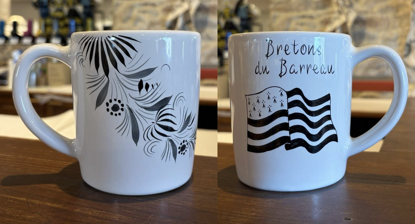 Le Mug Henriot-Quimper 2025 – Édition limitée des Bretons du Barreau